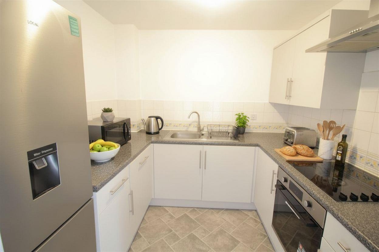 2 bed property in Woodside Lane, London